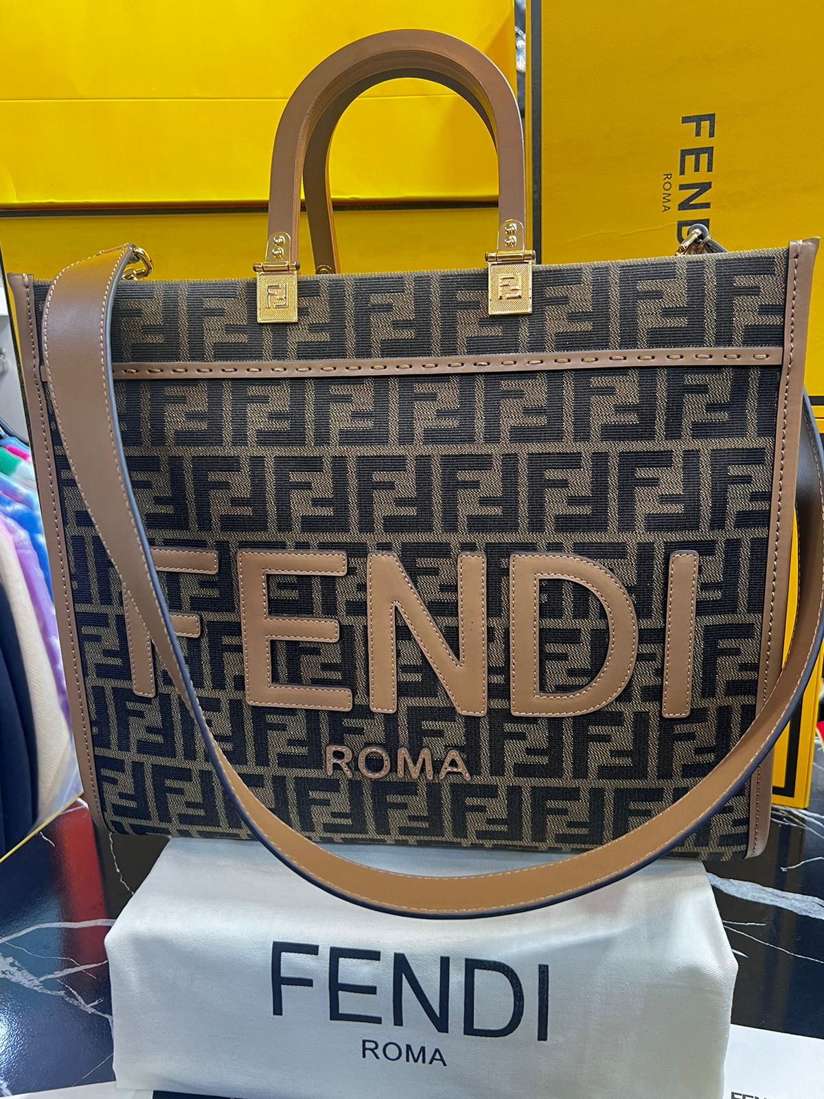 Fendi Roma Café Tela con Piel