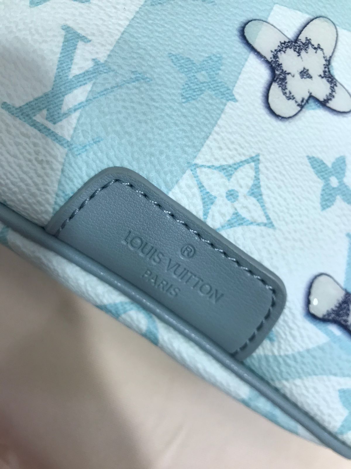 Louis Vuitton Canguro Azul Claro Piel