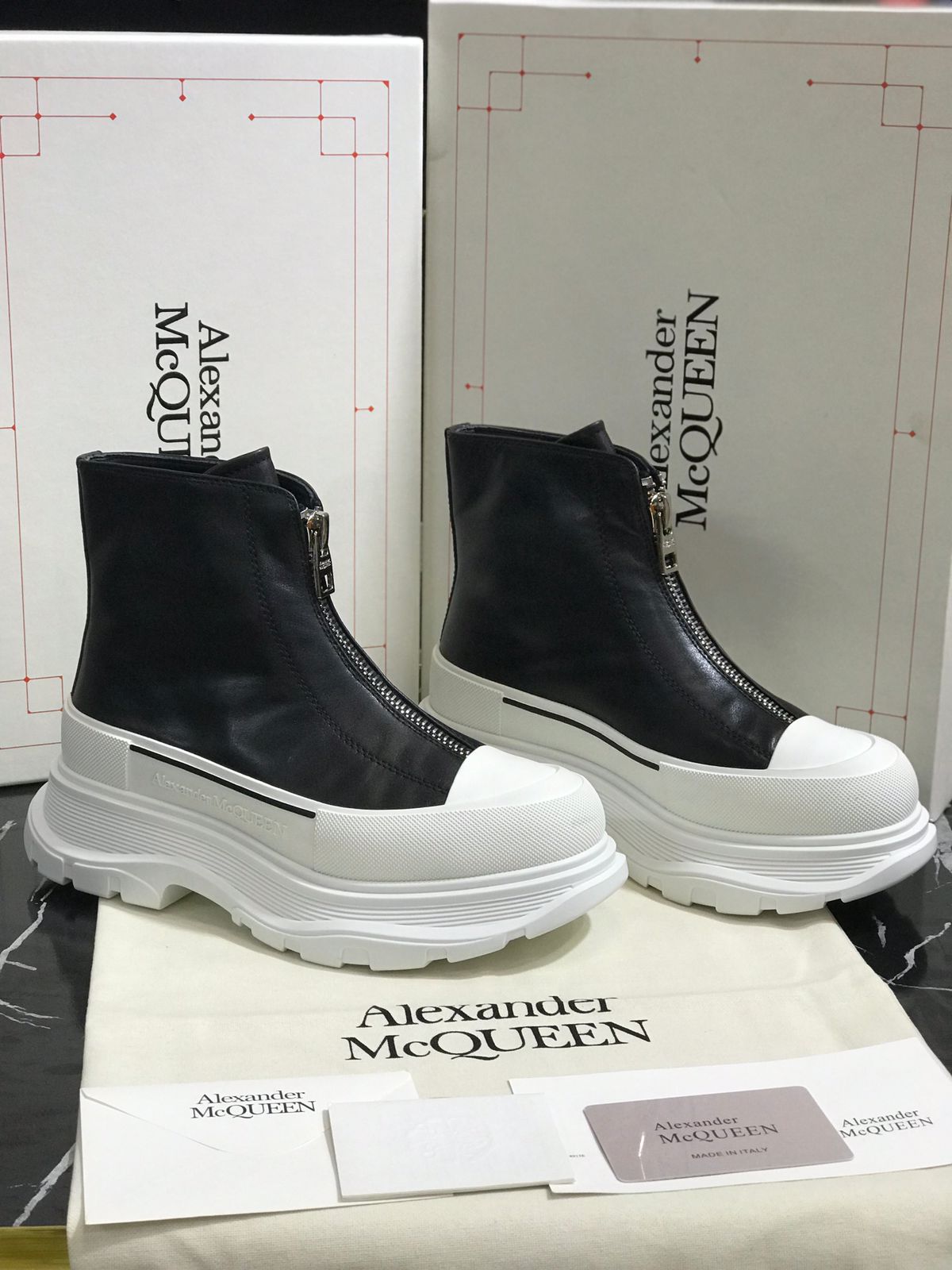 Alexander Mc Queen botin blanco con negro