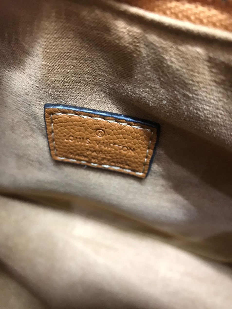 Louis Vuitton Crema con Cartera Piel