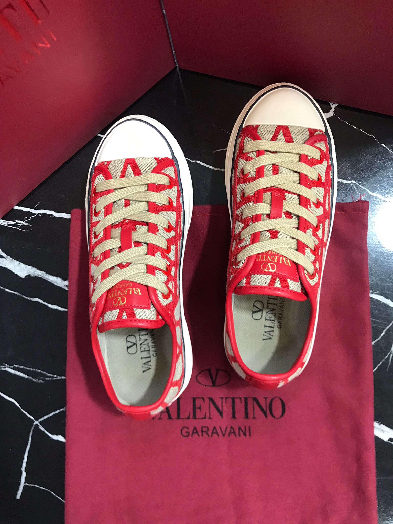 valentino tenis rojos