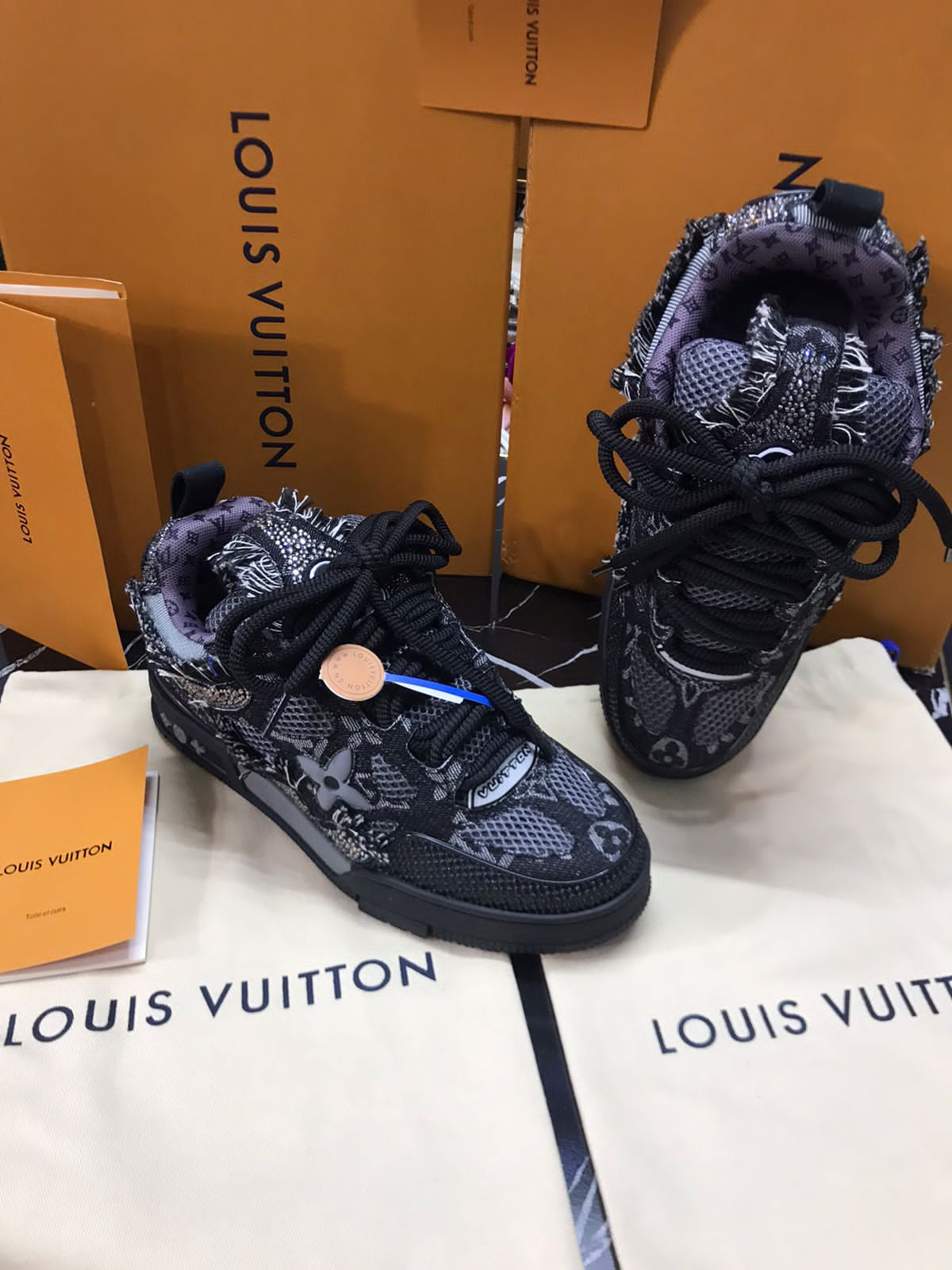 Louis Vuitton tenis negros Caballero