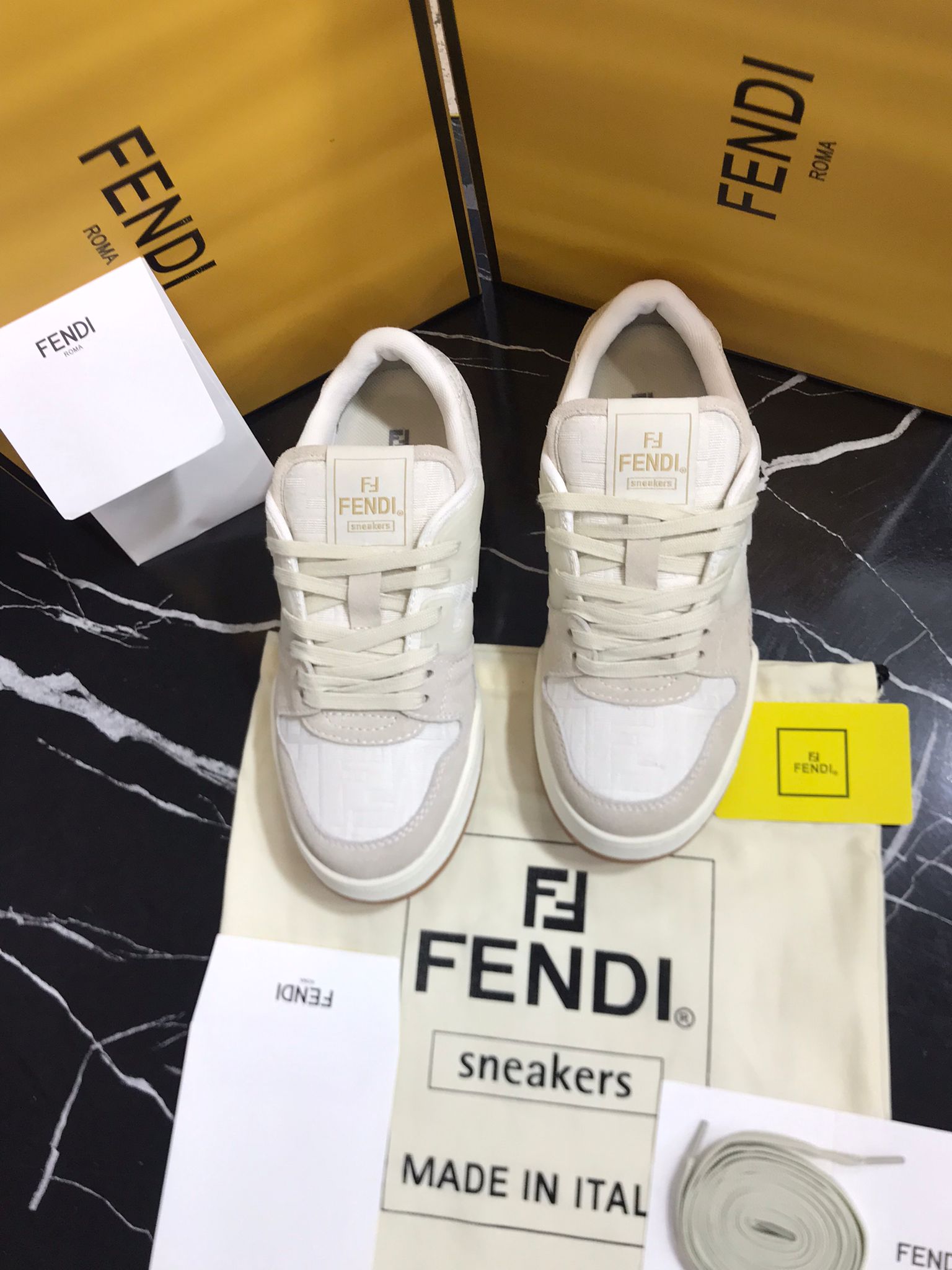 Fendi tenis blanco con cafe