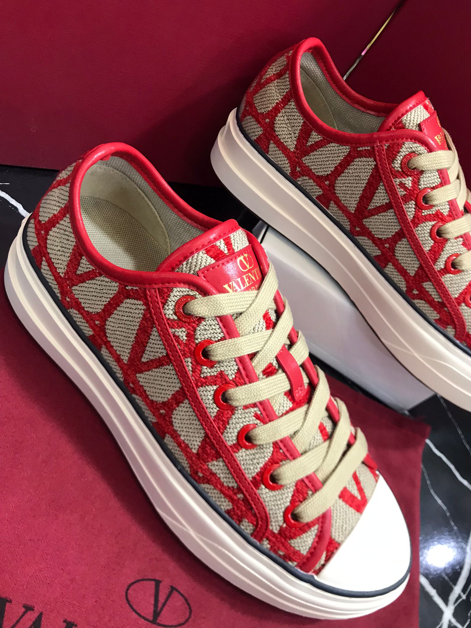 valentino tenis rojos