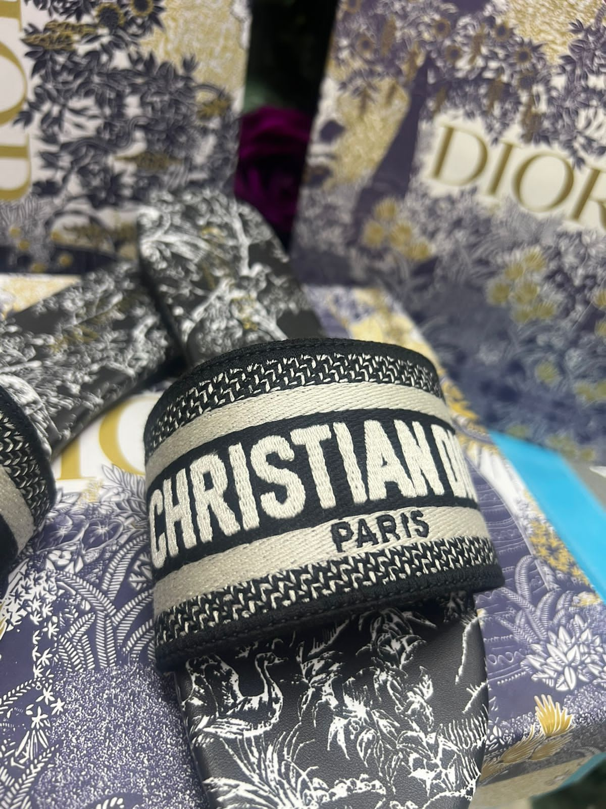 Sandalias Cristian Dior tacón bajo