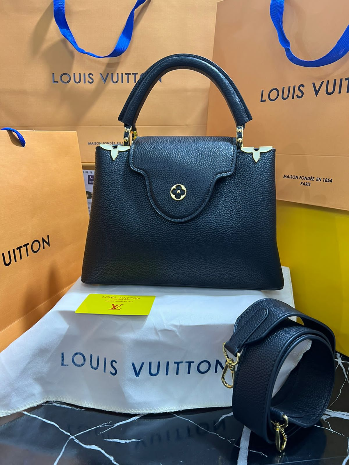 Louis Vuitton Capucine Negro Piel