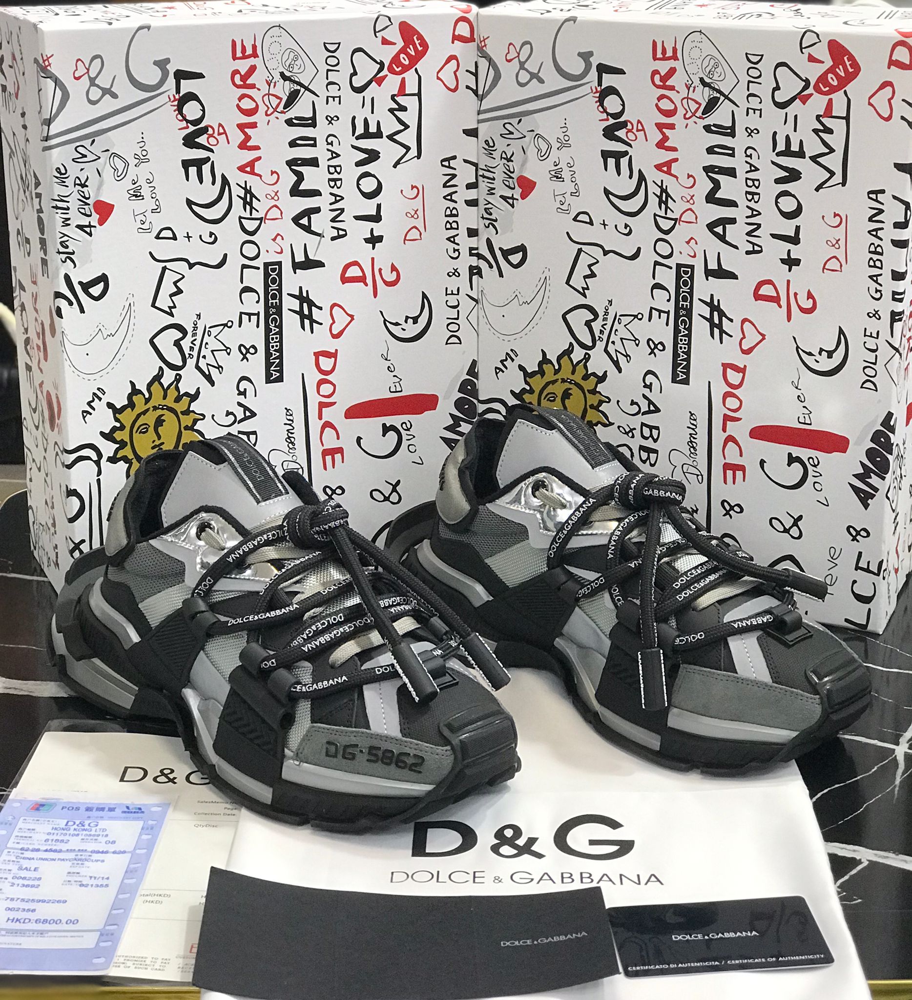 Dolce y Gabbana Tenis color gris Caballero