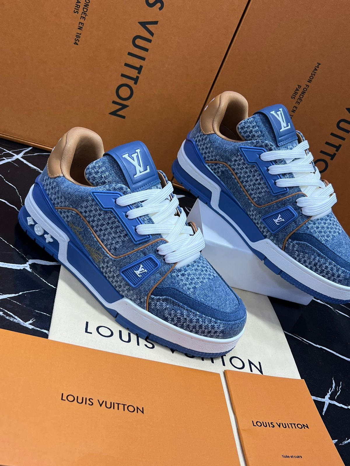 Louis Vuitton tenis color azul Caballero