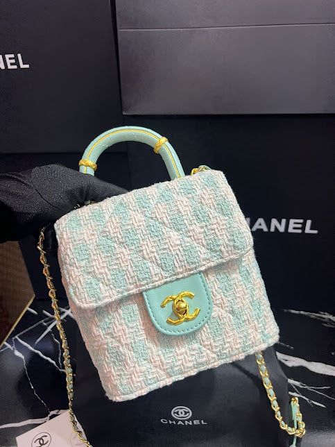 Chanel Verde Aqua Crochet con Piel