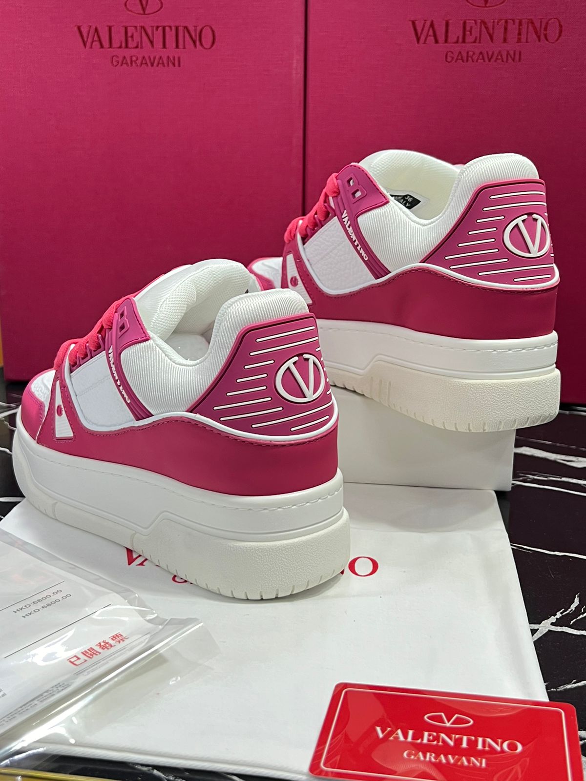 Valentino Tenis blancos con rosa