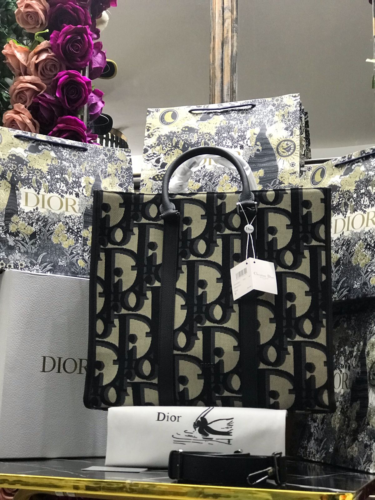 Christian Dior Beige con Negro Bordada con Piel