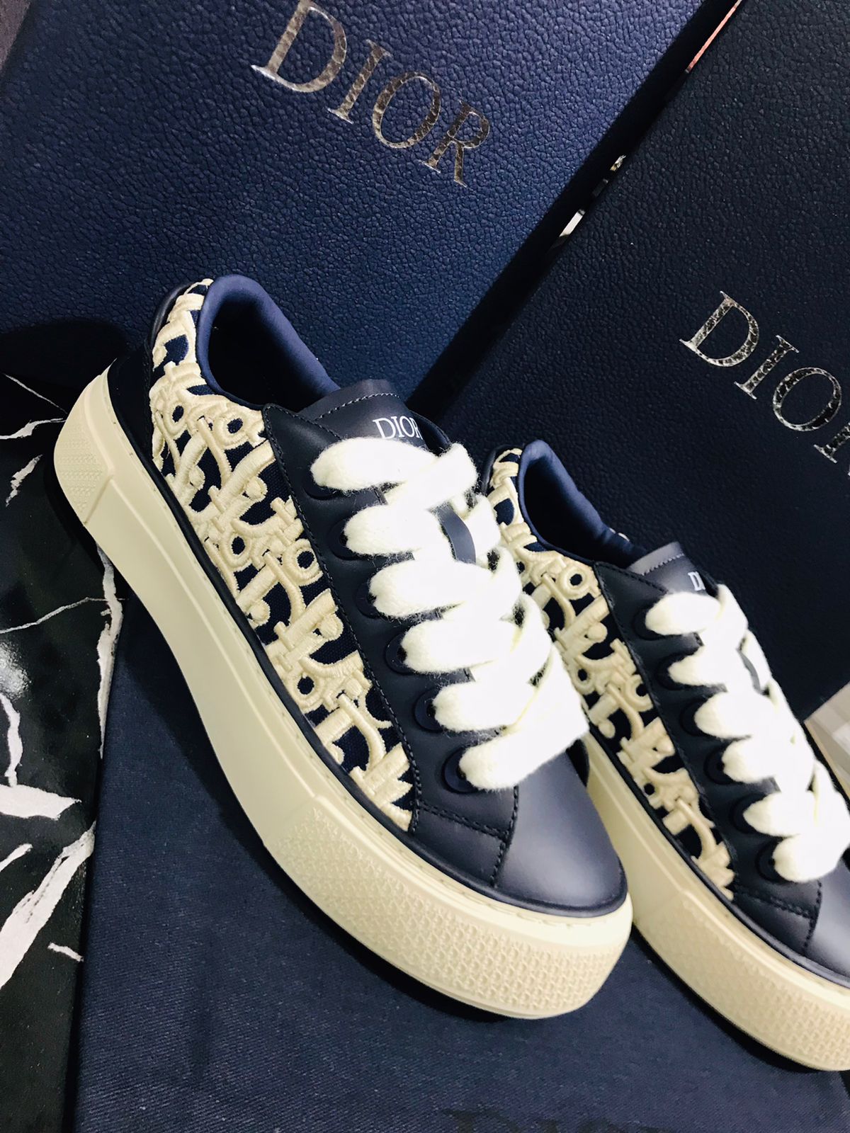 Christian Dior tenis color negro Caballero