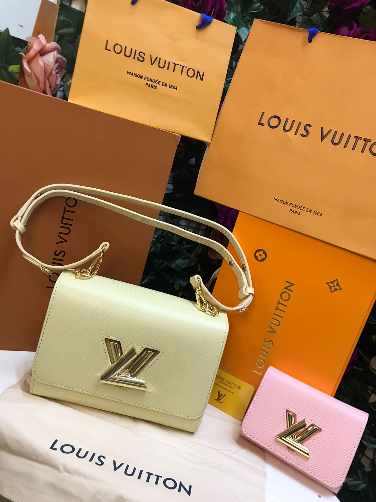 Louis Vuitton Beige con Monedero Rosa Piel