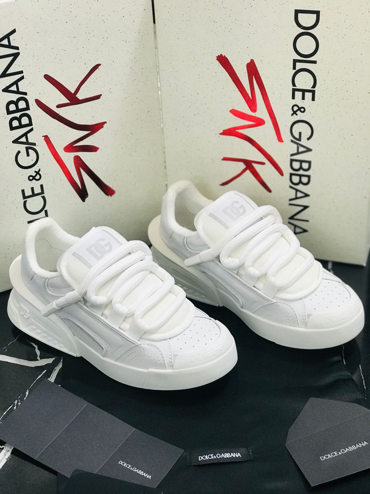 Dolce Gabbana tenis color blancos Caballero