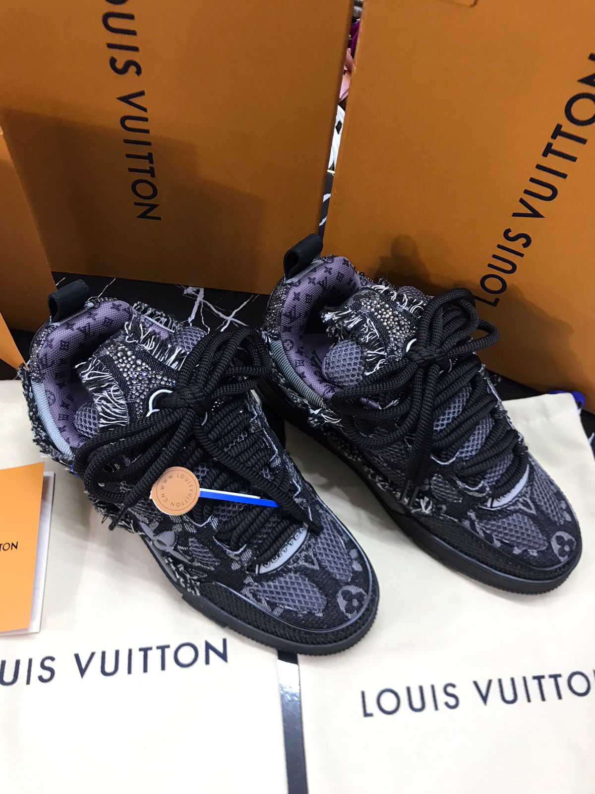 Louis Vuitton tenis negros Caballero