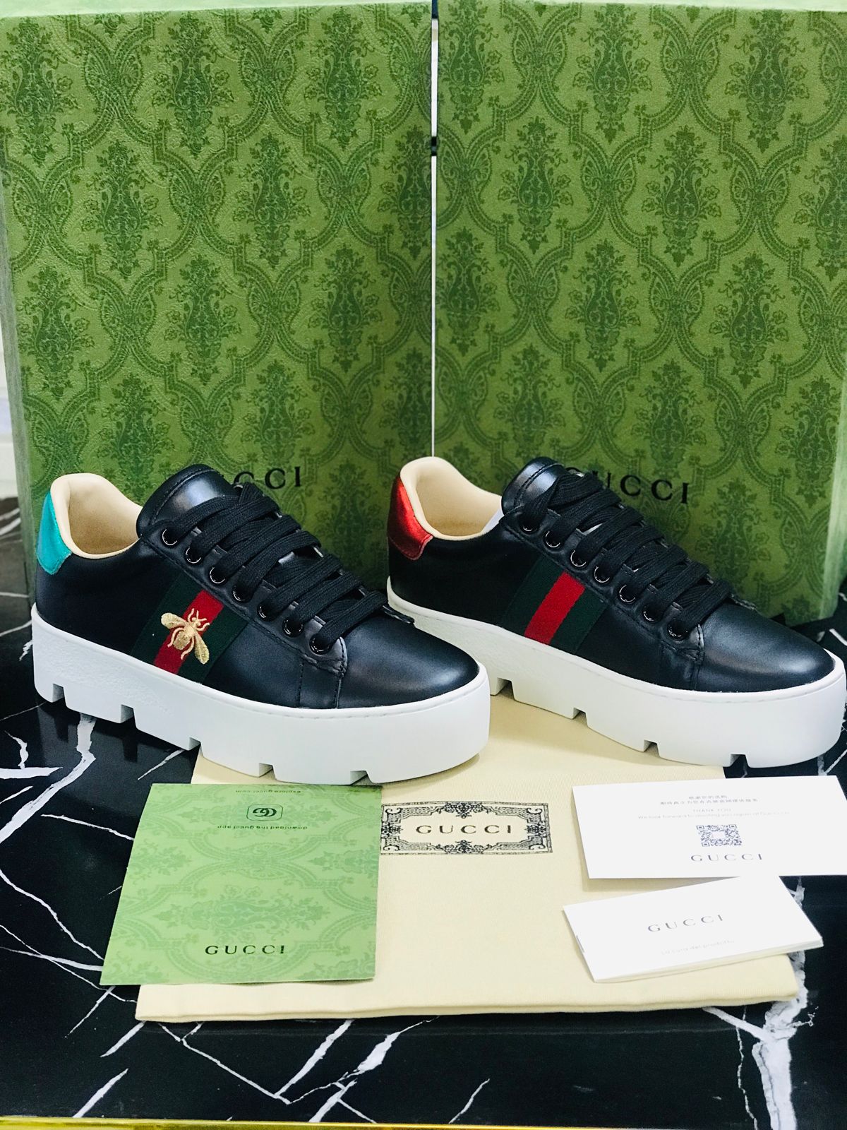 Gucci Tenis con Estampado