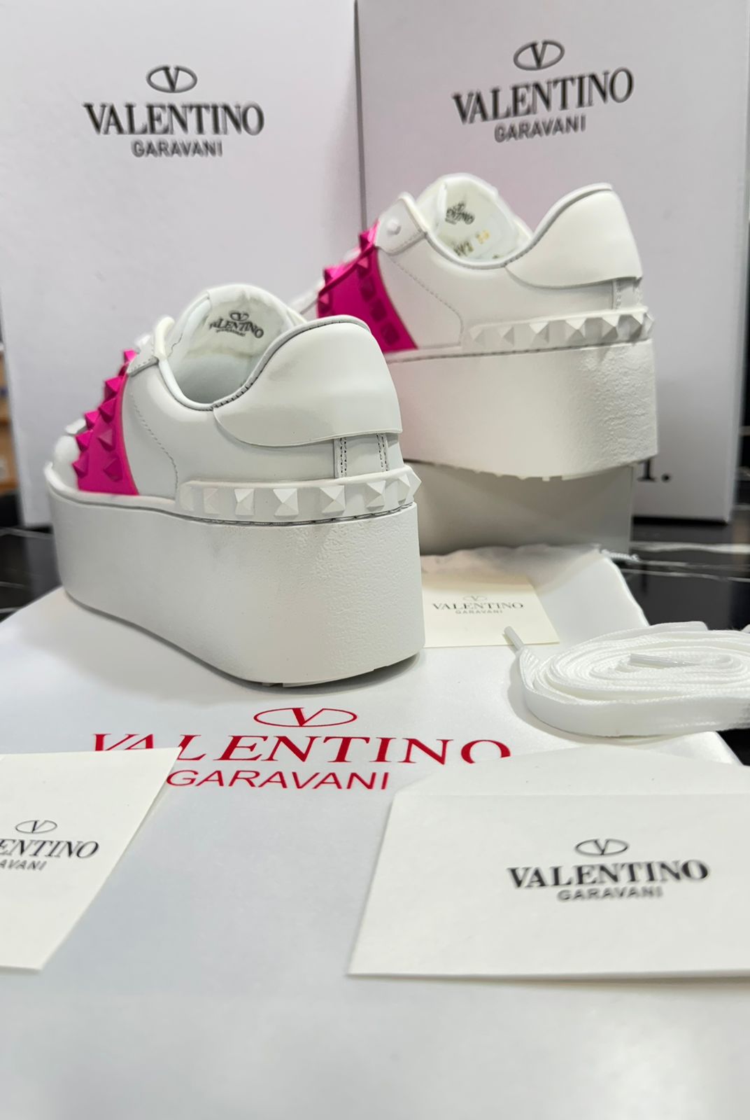 Valentino rosa con blanco