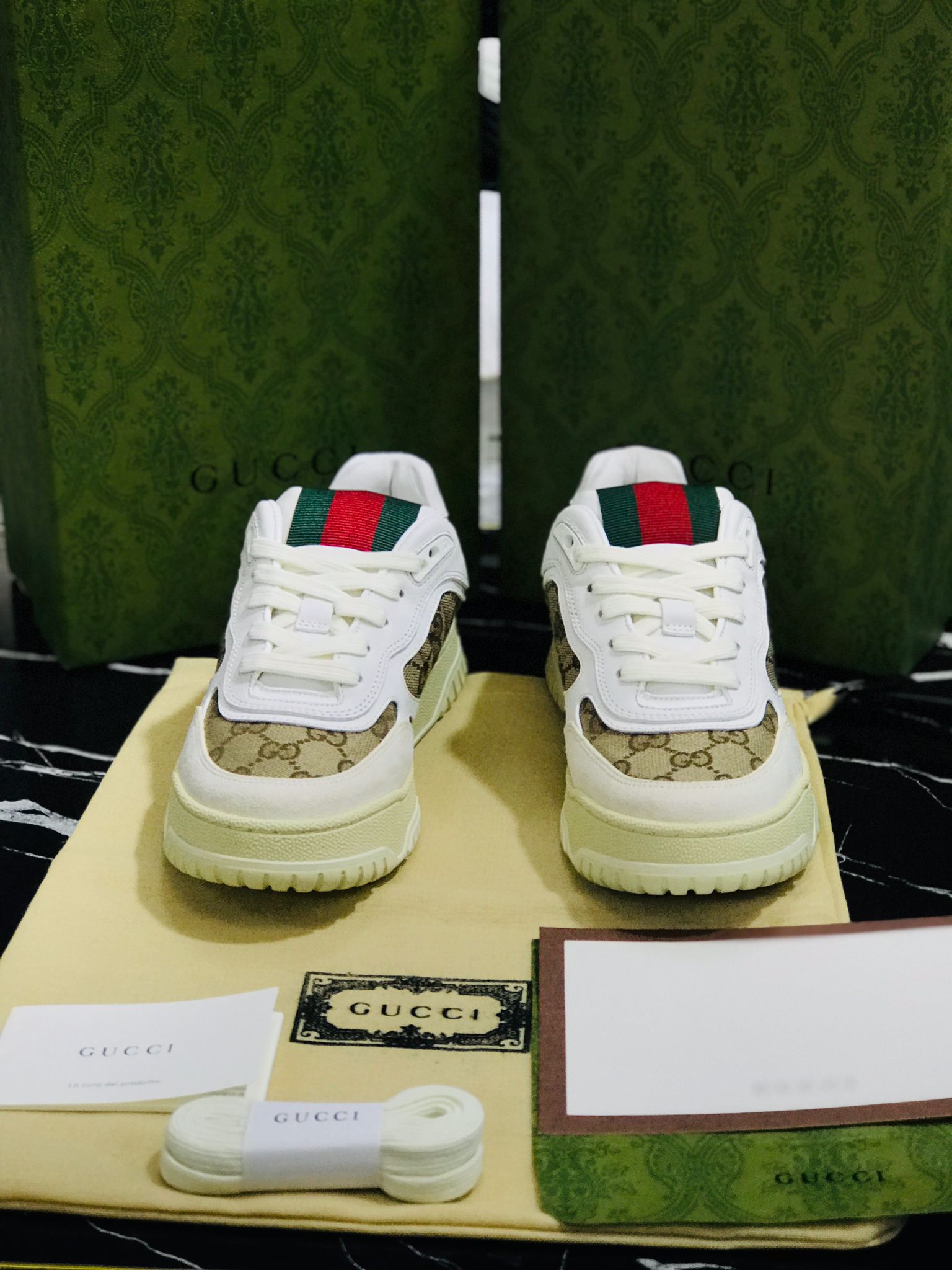 Gucci Tenis color blancos