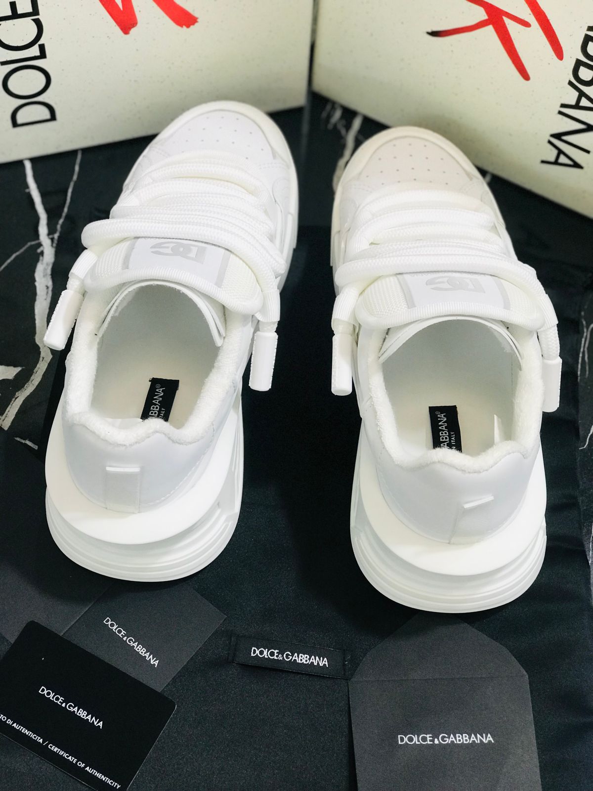 Dolce Gabbana tenis color blancos Caballero