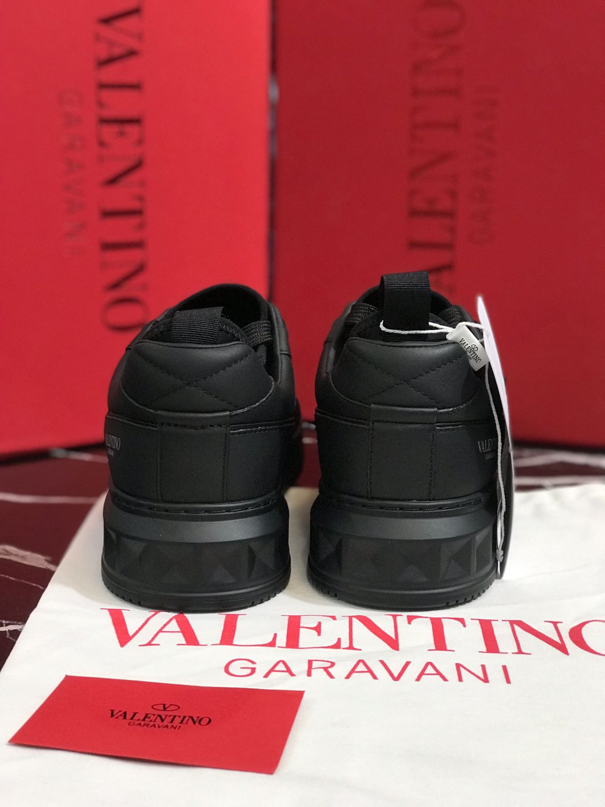 Valentino tenis color negros Caballero