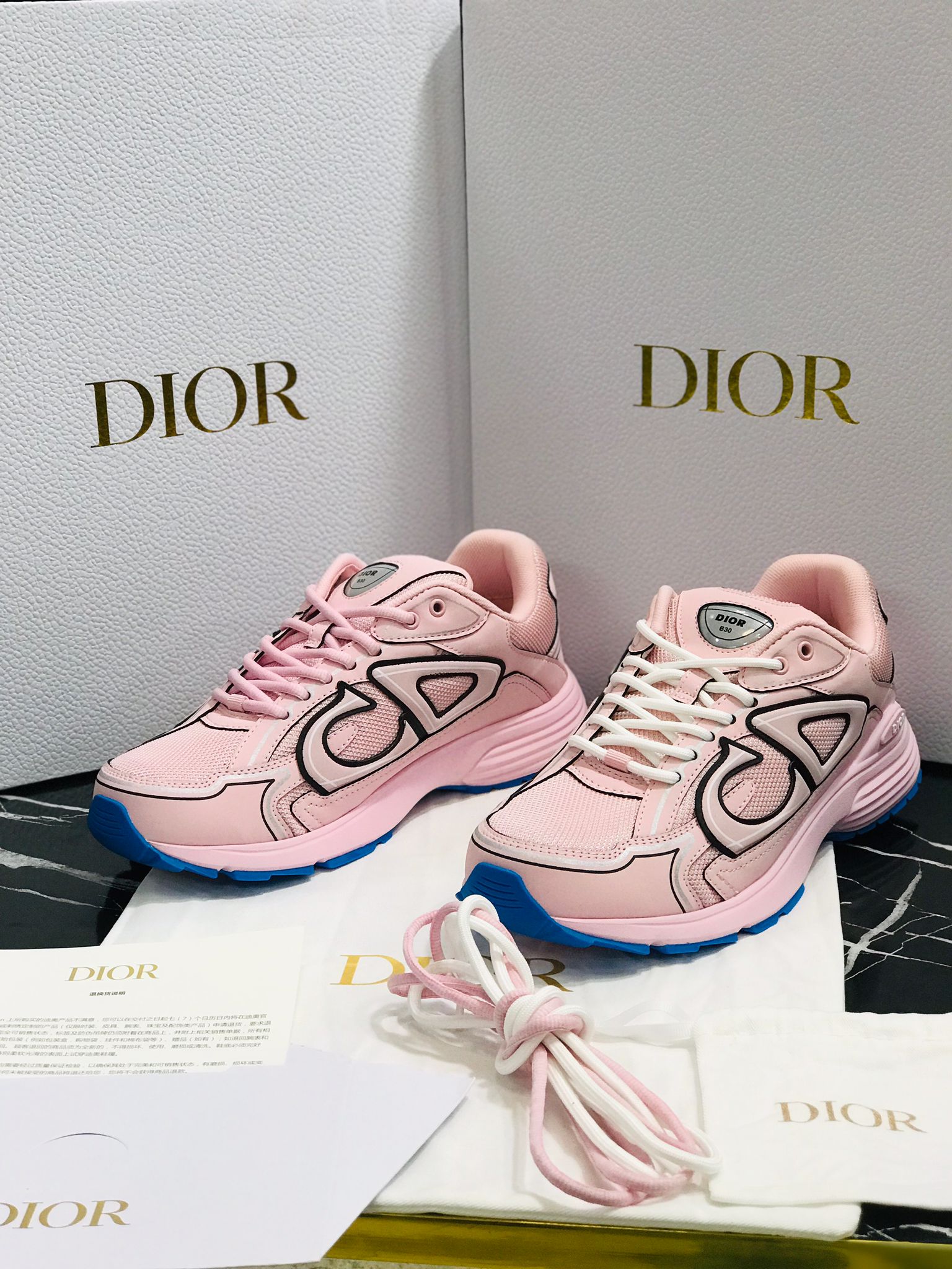 Christian Dior Tenis color rosa