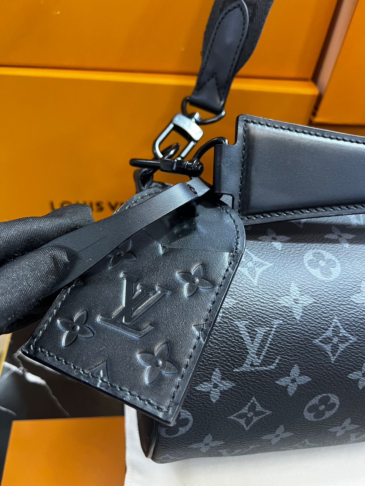 Louis Vuitton Negra Piel