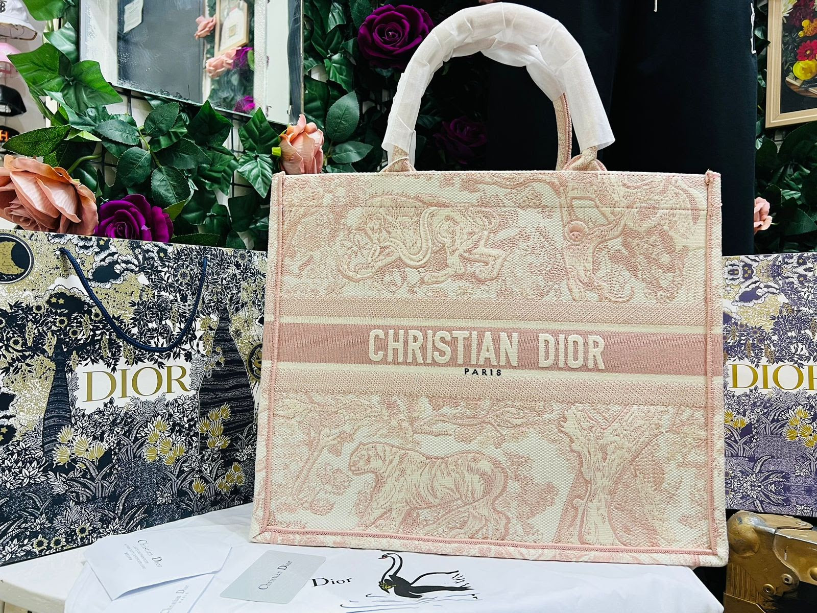 Christian Dior Estampado Tigre Rosa Tela Grande Bordada