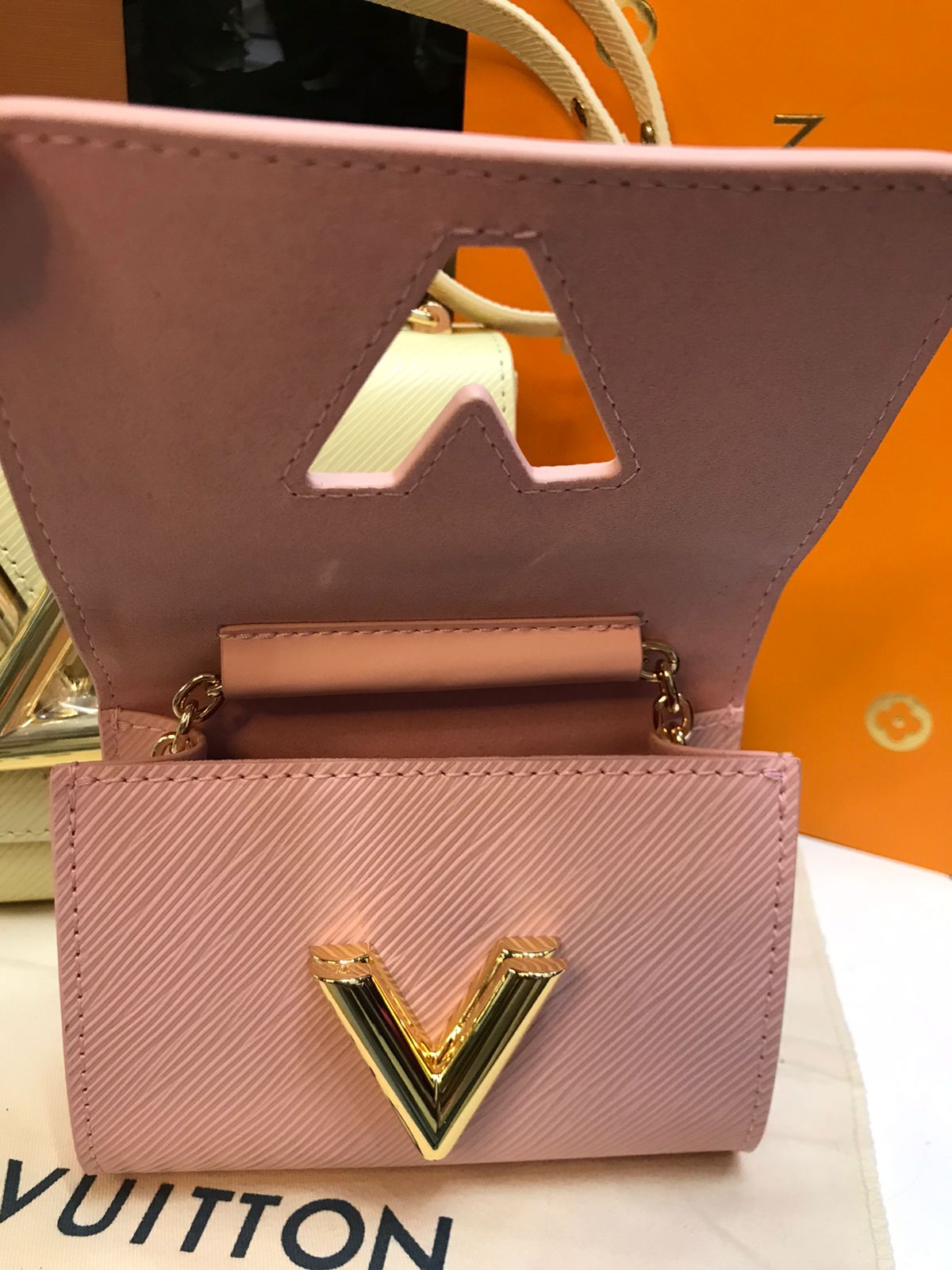 Louis Vuitton Beige con Monedero Rosa Piel