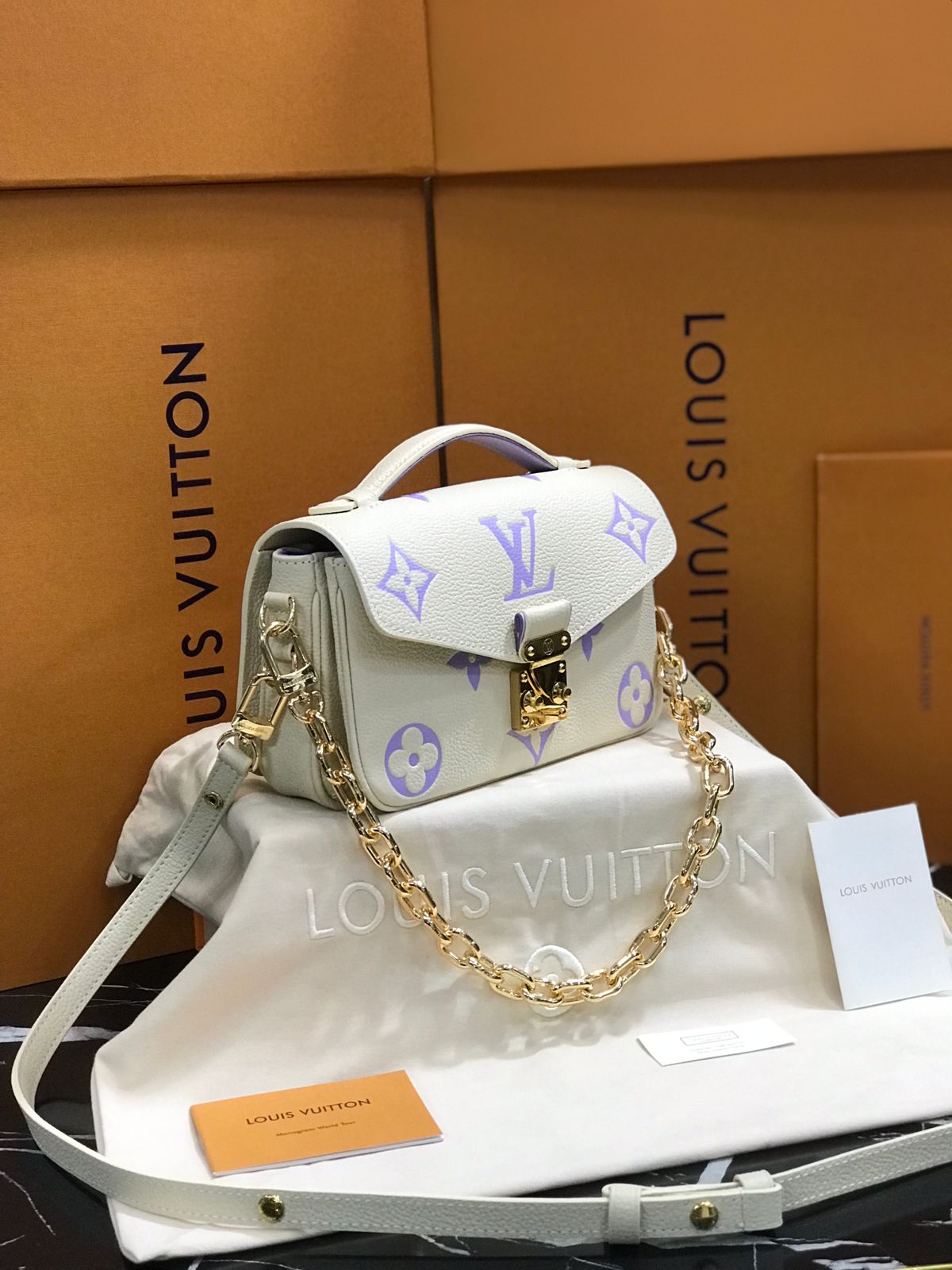 Louis Vuitton Blanco Lila Piel