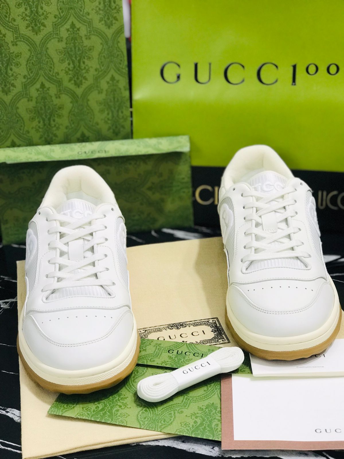 Gucci Tenis color crema Caballero