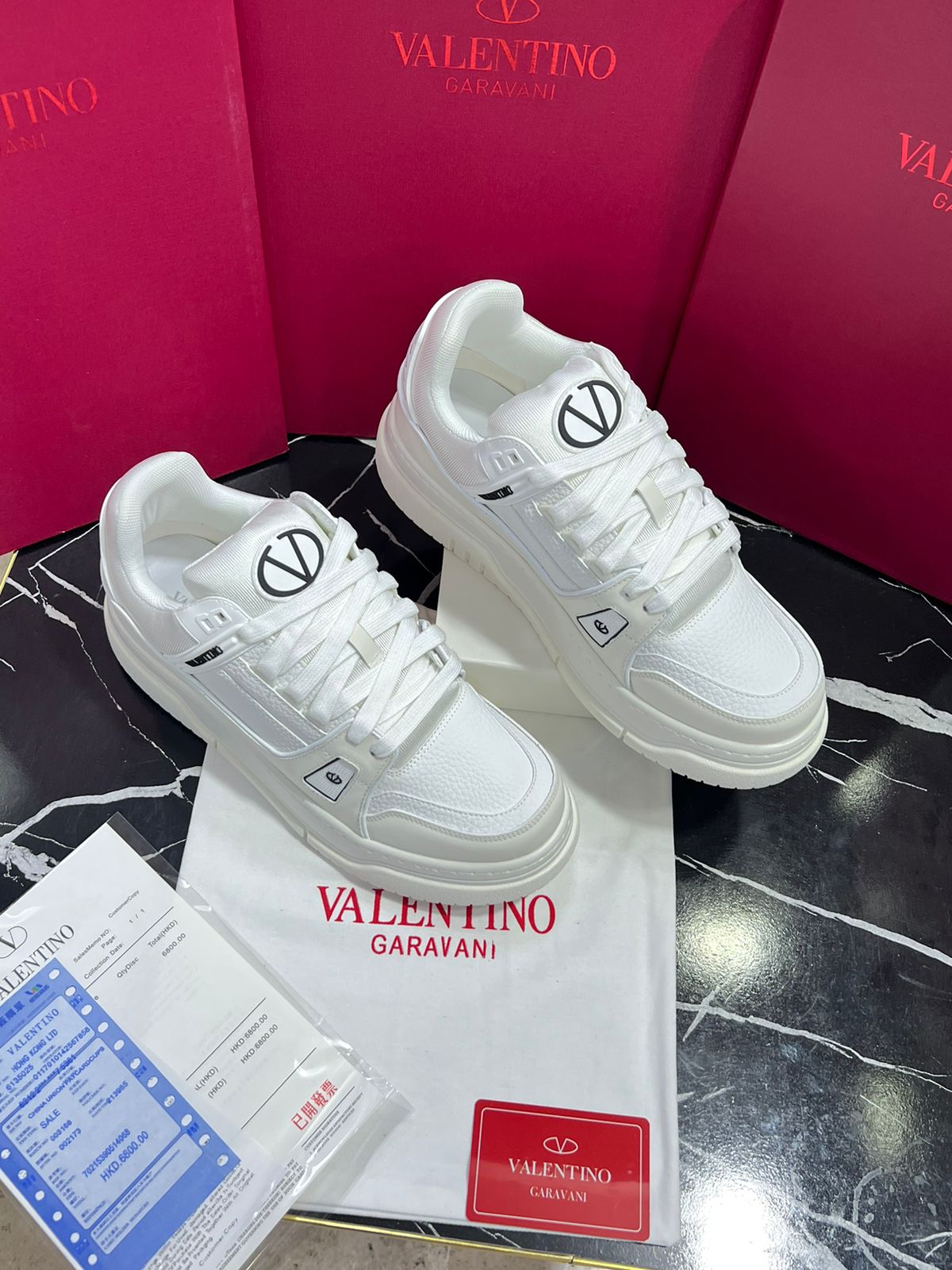 Valentino color blancos Caballero