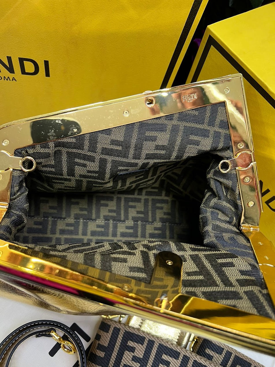 Fendi Roma Dorada Cuero