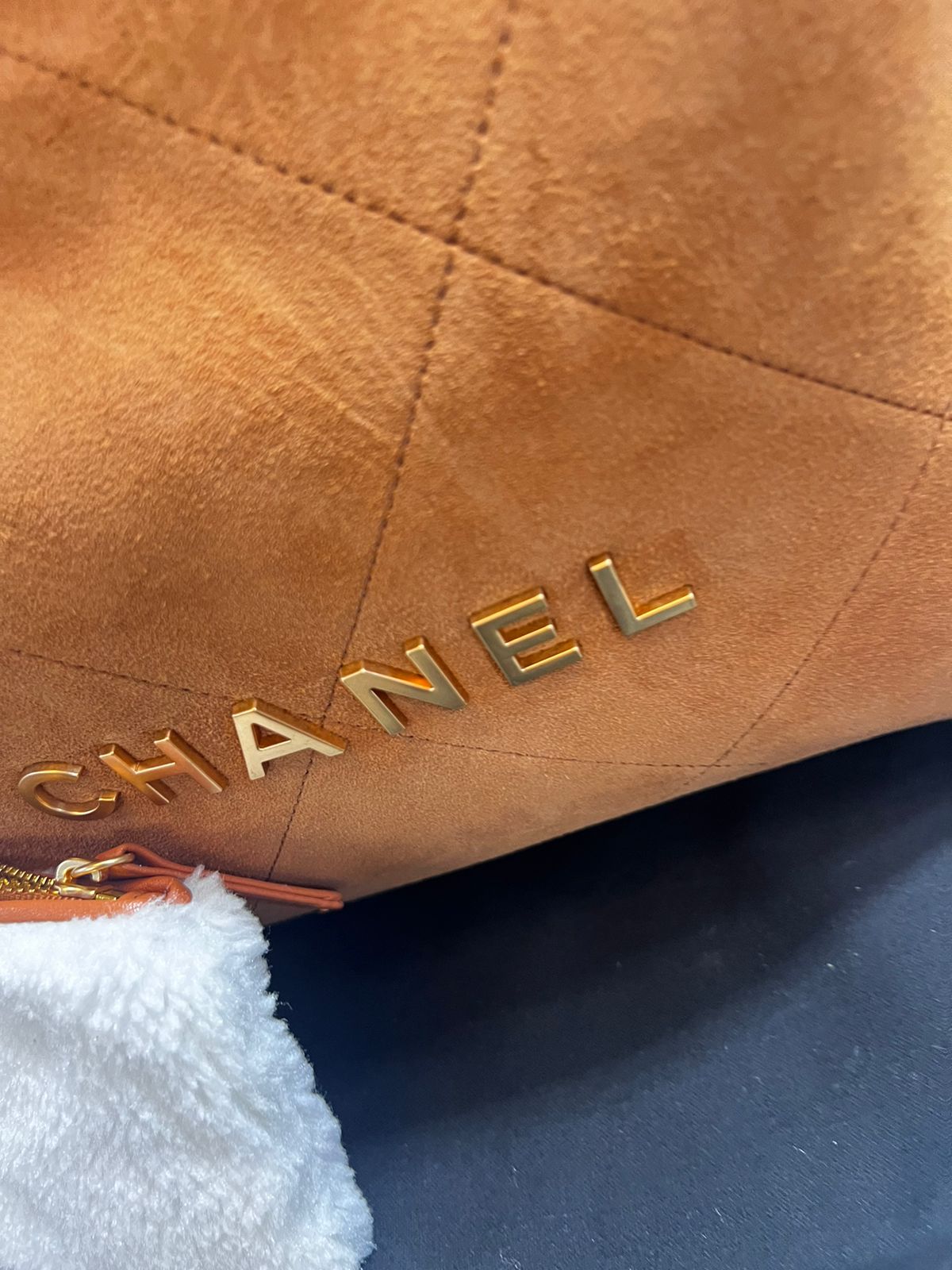 Chanel Café Afelpado Gamuza con Piel