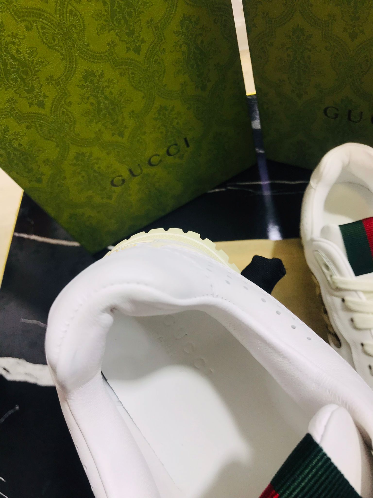 Gucci Tenis color blancos