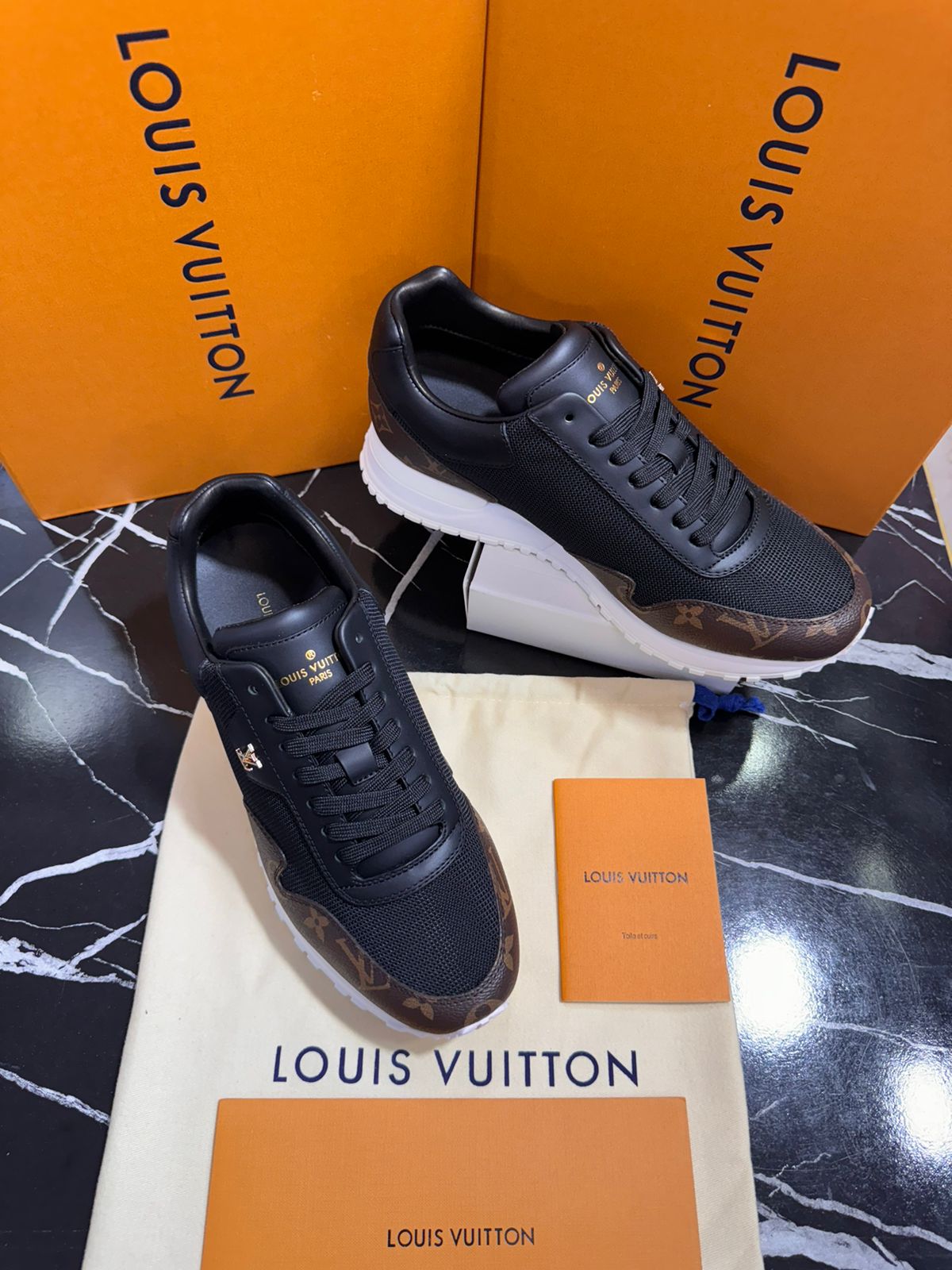 Louis Vuitton Tenis cafés Caballero