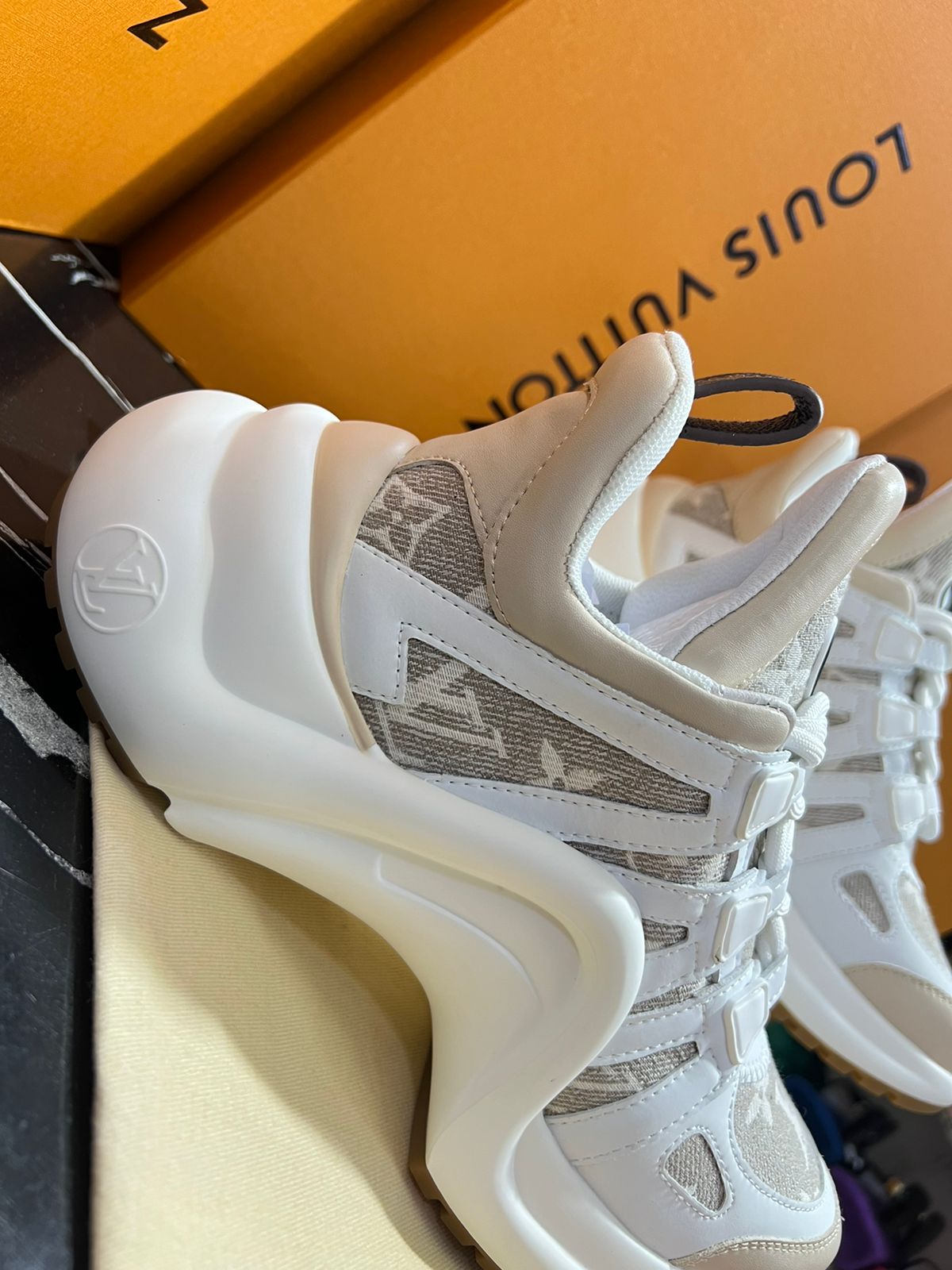 Louis Vuitton Tenis blancos