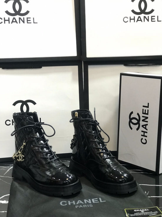 Botas Chanel negras de piel