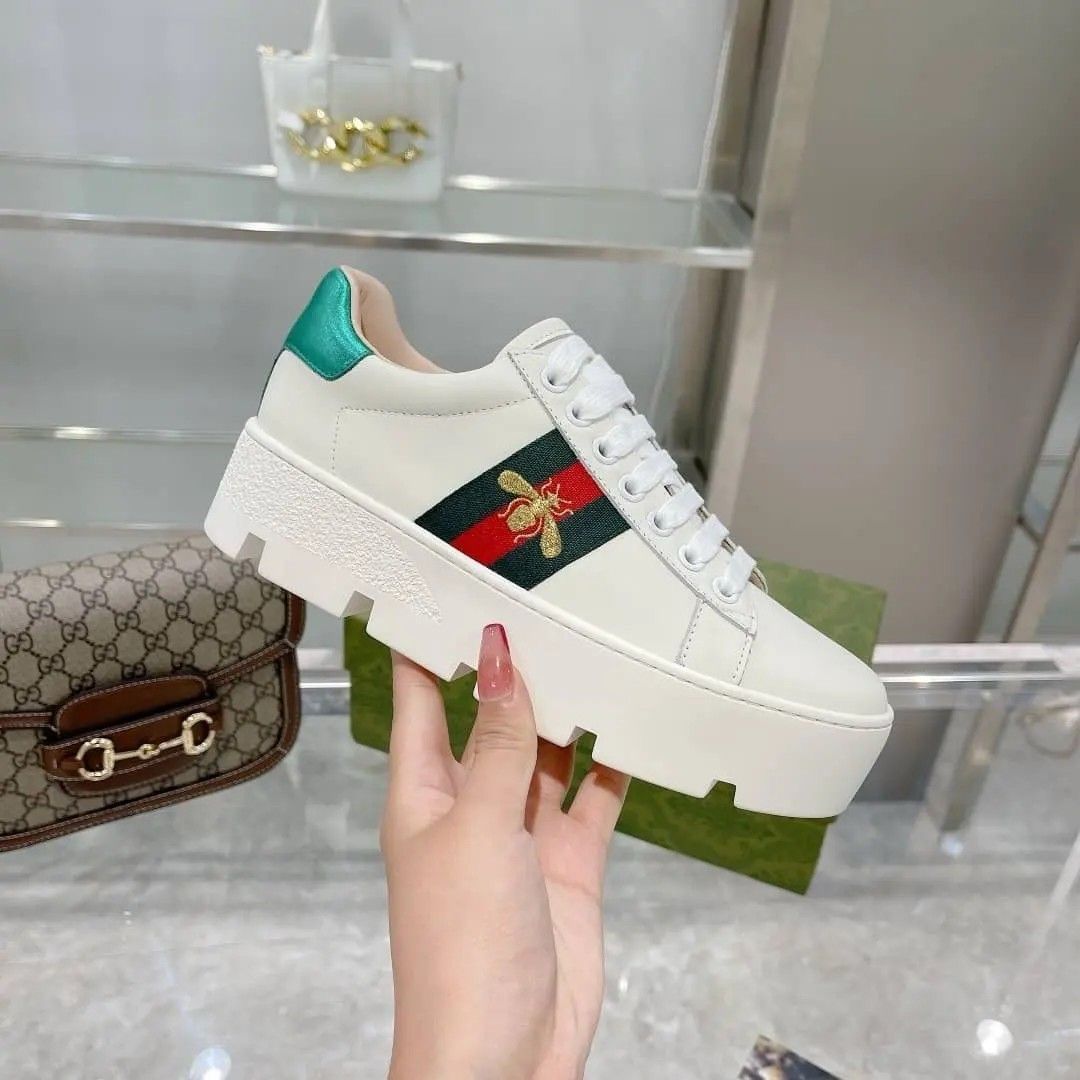 Gucci Tenis color blanco