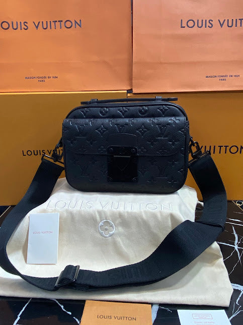 Louis Vuitton Negra Piel