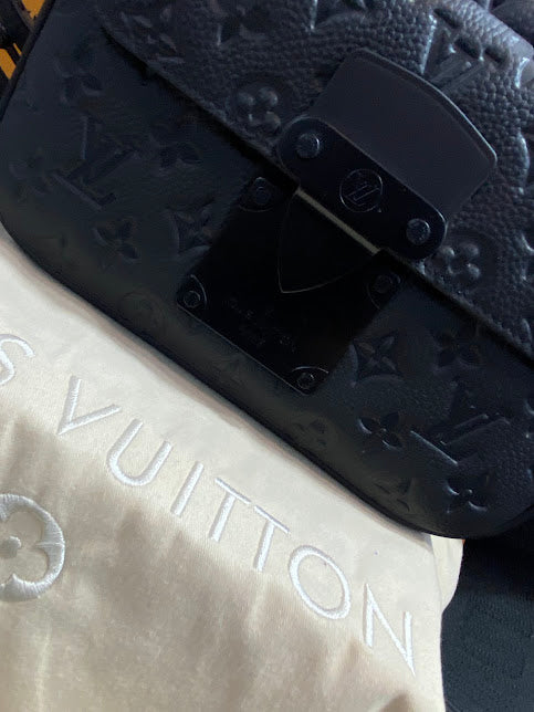 Louis Vuitton Negra Piel