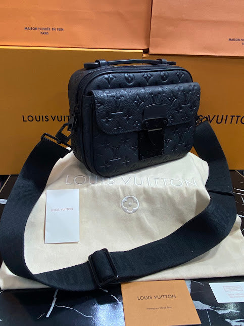 Louis Vuitton Negra Piel