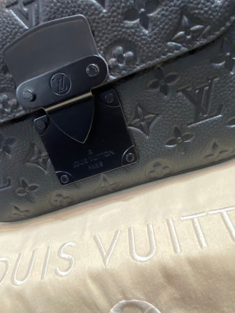 Louis Vuitton Negra Piel