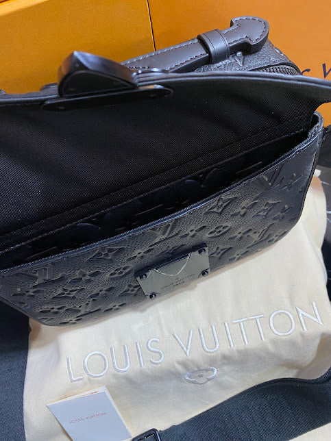 Louis Vuitton Negra Piel