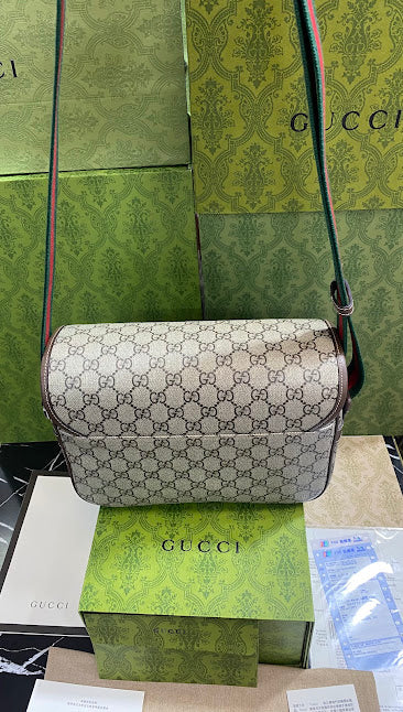 Gucci Café Línea Roja y Verde Piel