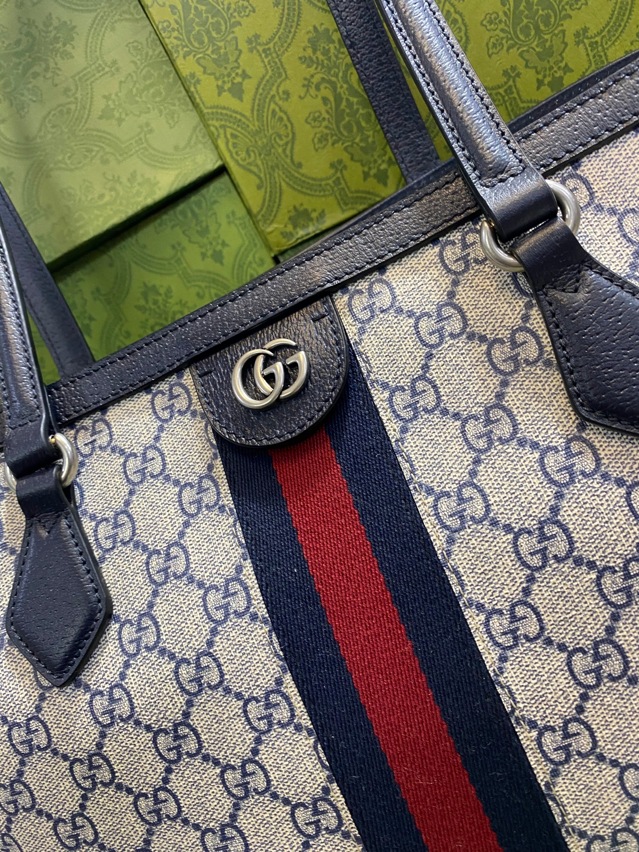 Gucci Café Línea Negra y Rojo Piel