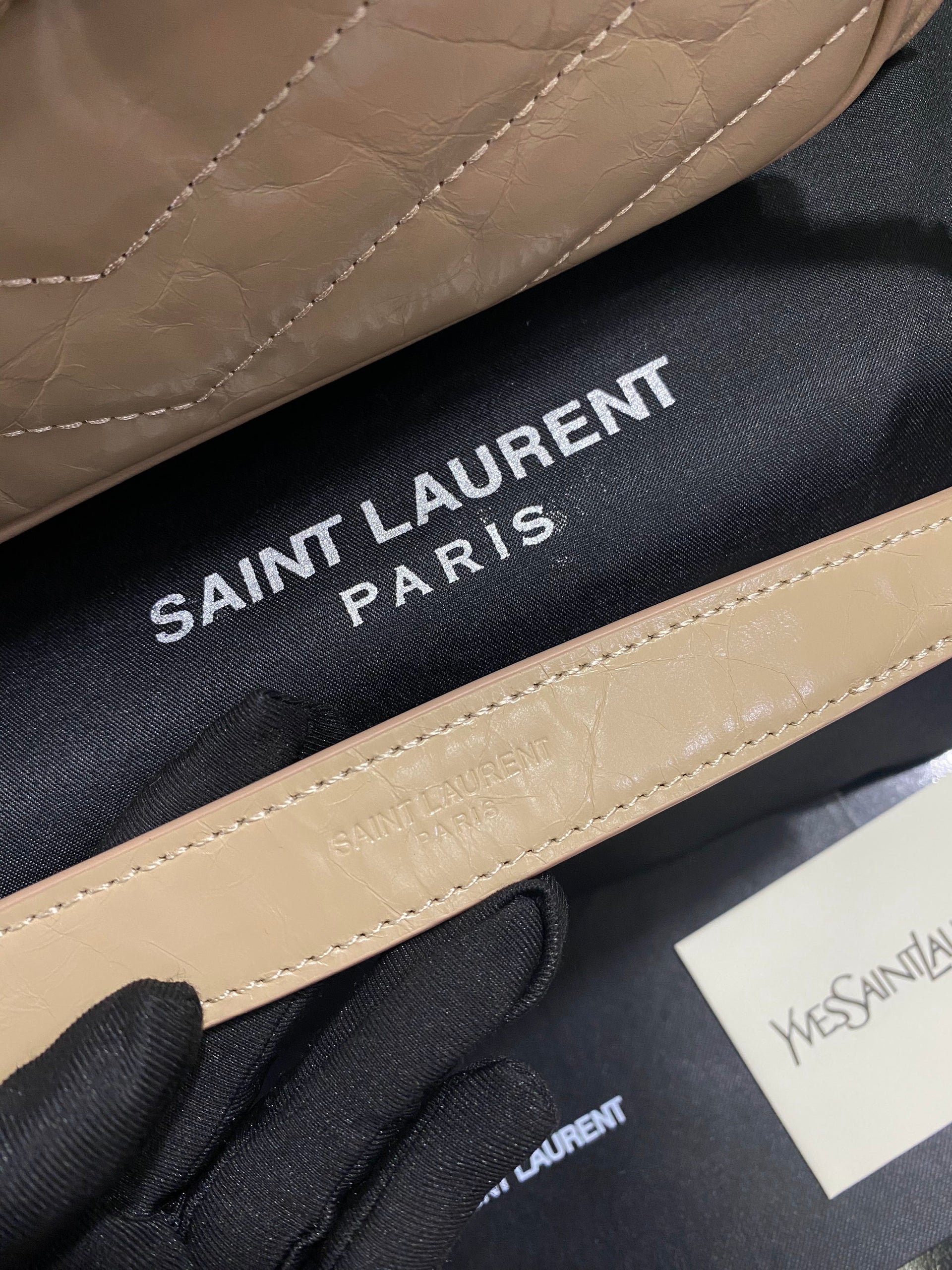 Saint Laurent Beige Piel