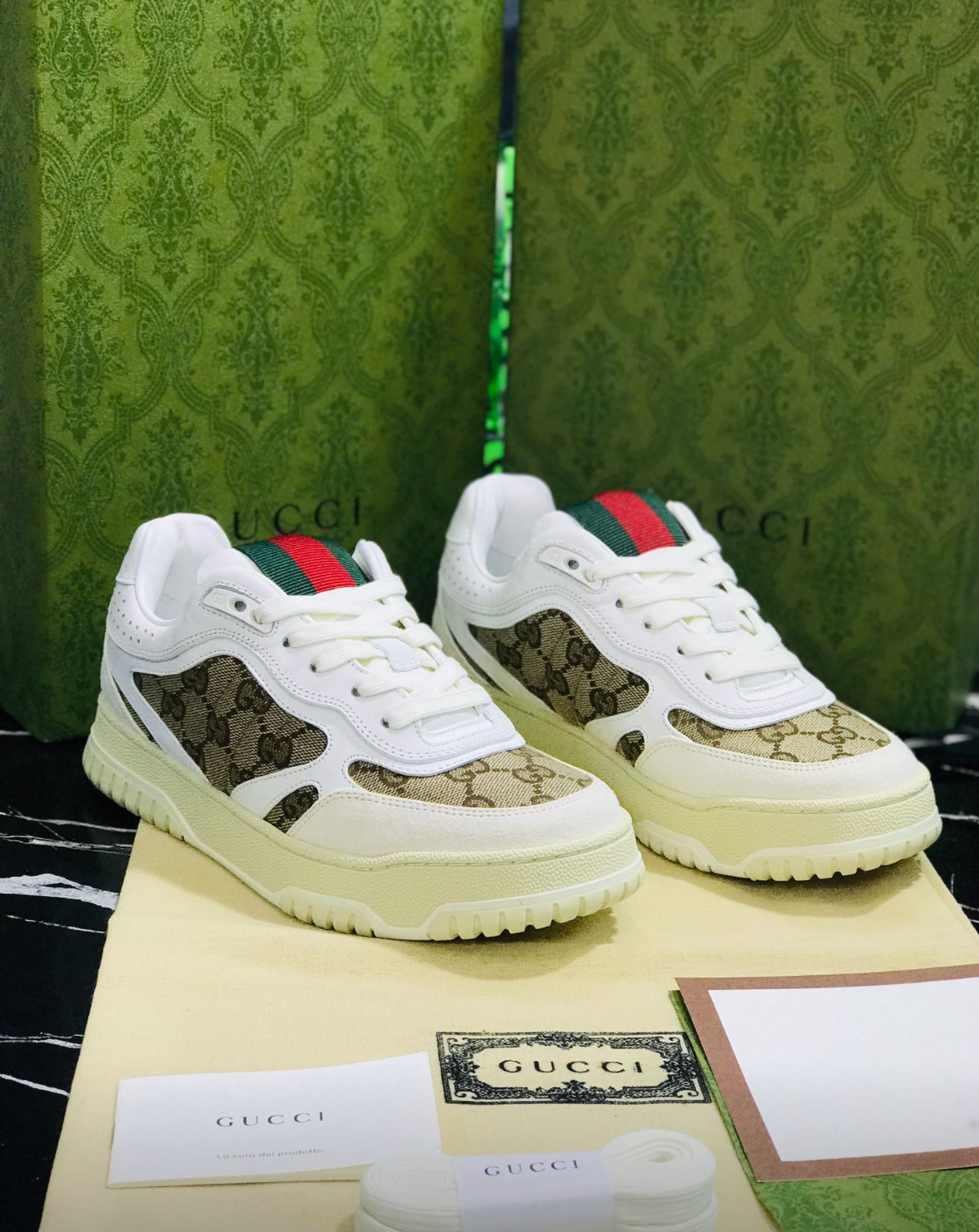 Gucci tenis color blancos Caballero