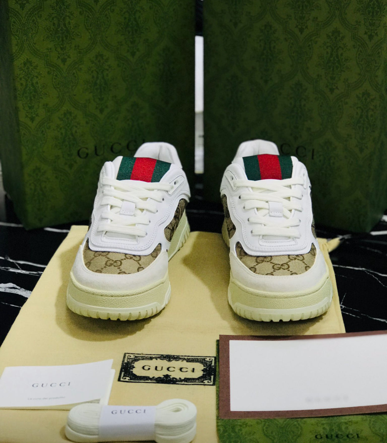 Gucci tenis color blancos Caballero