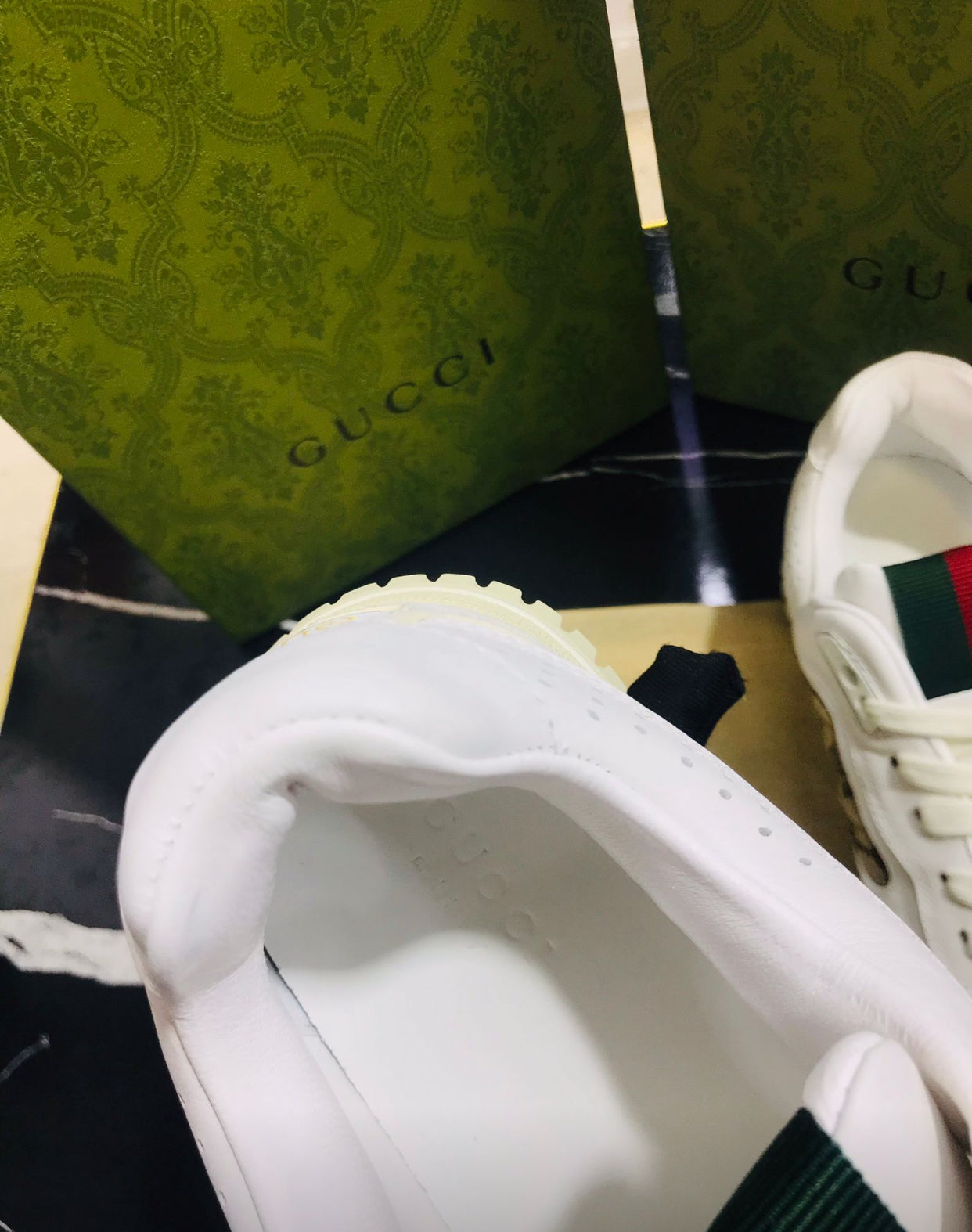 Gucci tenis color blancos Caballero