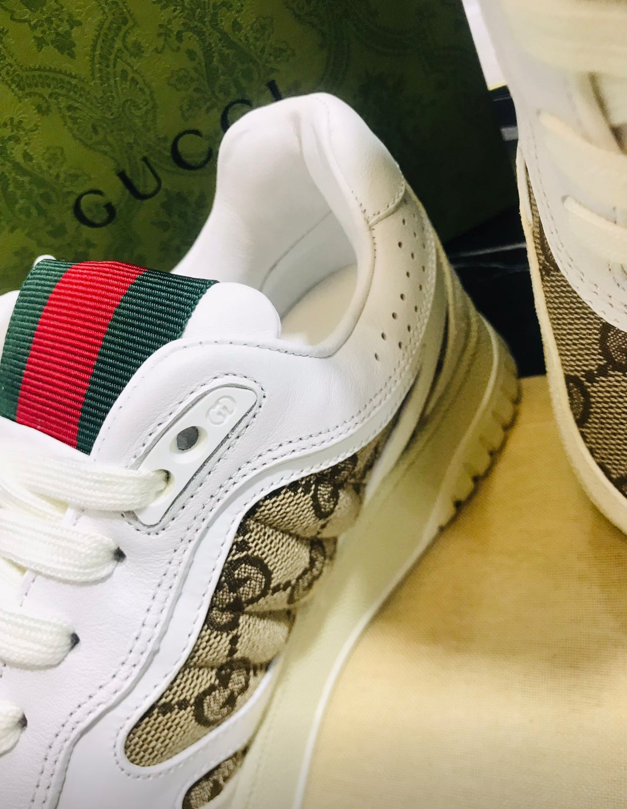 Gucci tenis color blancos Caballero